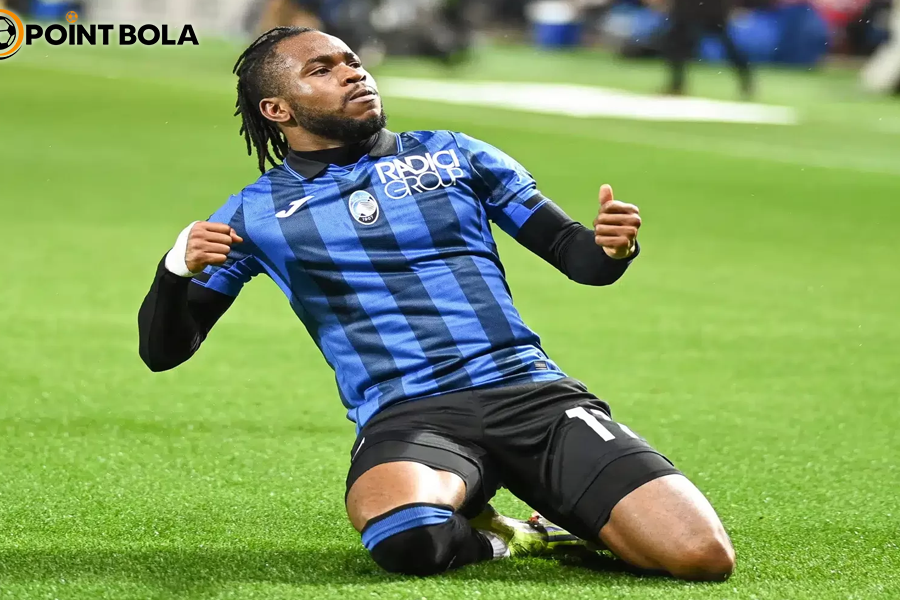 ademola-lookman-rebutan-mu-dan-liverpool-siapkan-dana-besar